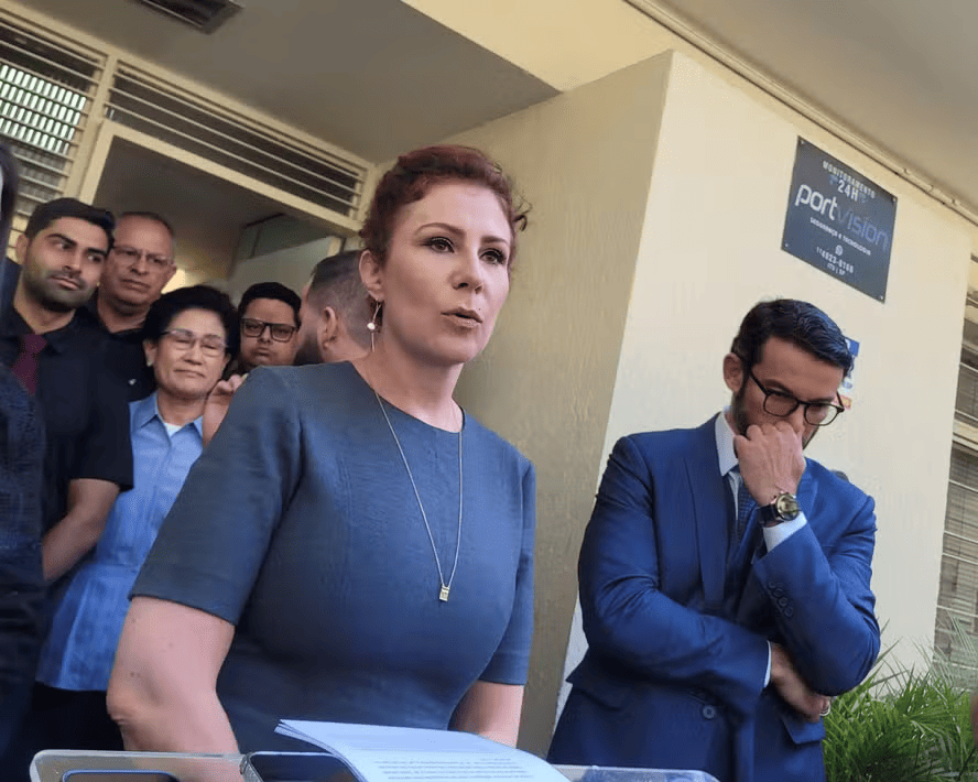 Carla Zambelli durante coletiva de imprensa em São Paulo